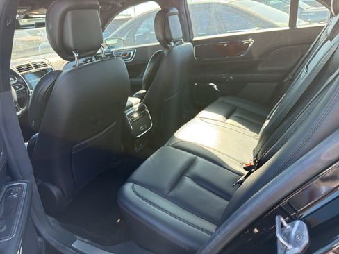 Used 2017 Lincoln Continental Select w/ Climate Package image 11