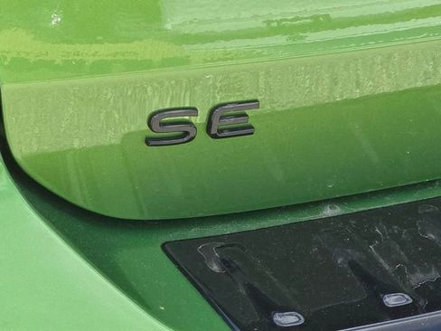 New 2026 Volkswagen Taos SE image 10