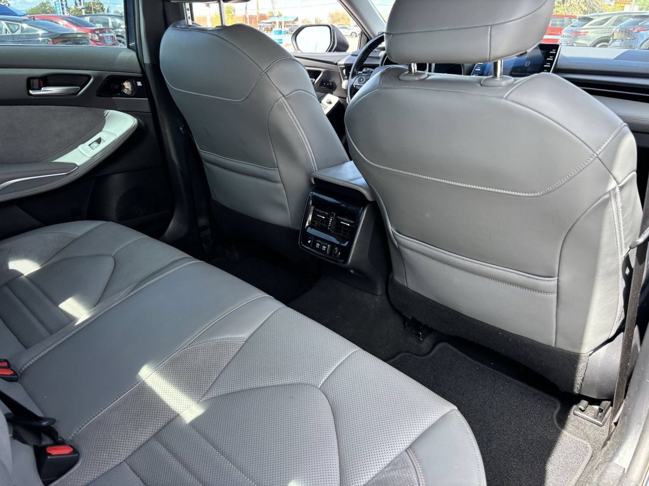 Used 2019 Toyota Avalon Touring w/ Advanced Safety Package FWD image 11