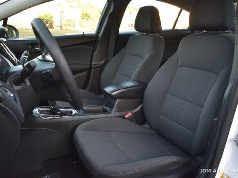 Used 2018 Chevrolet Cruze LT w/ LT Fleet Convenience Package FWD image 12