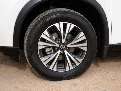 Used 2021 Nissan Rogue SV AWD/4WD image 2