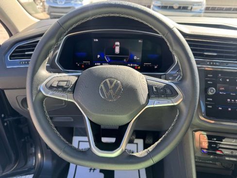 Used 2022 Volkswagen Tiguan SE image 12