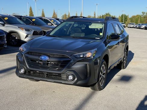 Used 2025 Subaru Outback Premium image 3