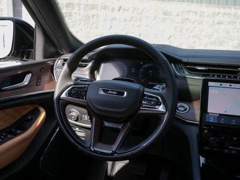 New 2025 Jeep Grand Cherokee L Summit w/ Advanced Protech Group IV AWD/4WD image 36