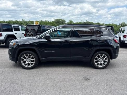 Used 2024 Jeep Compass Latitude AWD/4WD image 6