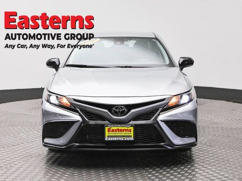 Used 2022 Toyota Camry SE FWD image 2