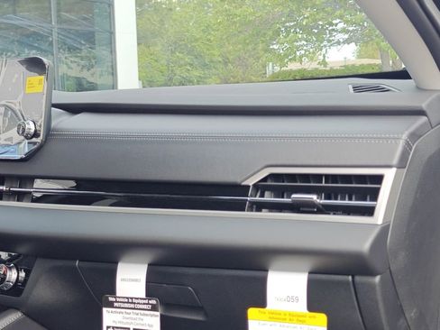 New 2025 Mitsubishi Outlander SE image 28