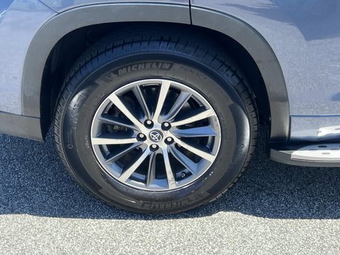 Used 2018 Toyota Highlander XLE FWD image 16