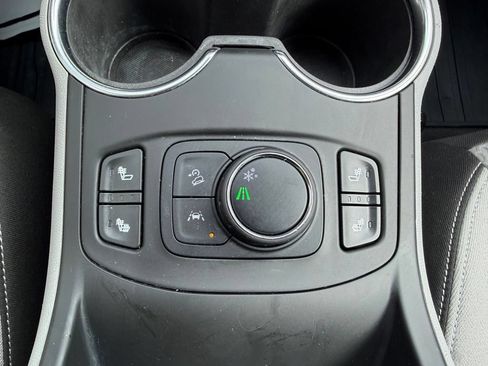 Used 2024 GMC Terrain SLE w/ Driver Convenience Package FWD image 30