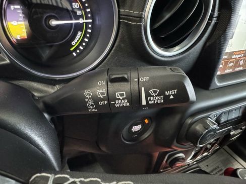 Used 2023 Jeep Wrangler Unlimited Sahara w/ Cold Weather Group AWD/4WD image 34