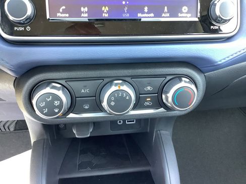 Used 2025 Nissan Versa SV w/ Trunk Package image 22