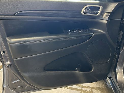 Used 2019 Jeep Grand Cherokee Altitude image 10