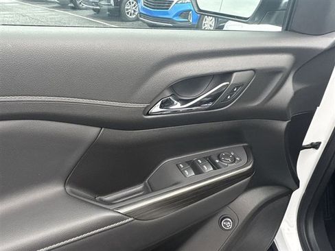 Certified 2023 GMC Acadia SLT image 23