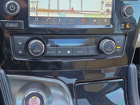 Used 2016 Nissan Maxima Platinum w/ Interior Lighting Package image 28