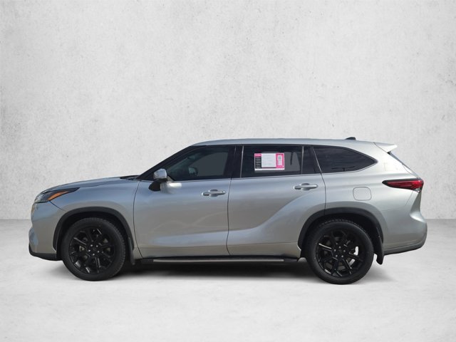 Used 2022 Toyota Highlander LE FWD image 9