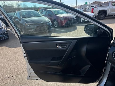 Used 2017 Toyota Corolla LE image 31