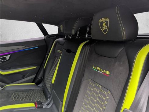 Used 2022 Lamborghini Urus AWD/4WD image 16