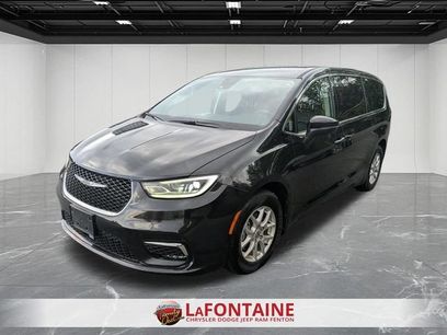 Used 2023 Chrysler Pacifica Touring-L