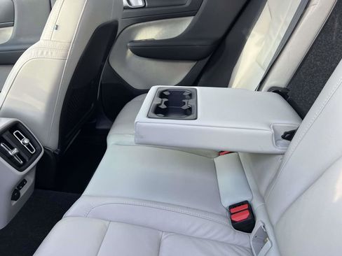 Used 2023 Volvo XC40 B5 Ultimate w/ Climate Package image 19