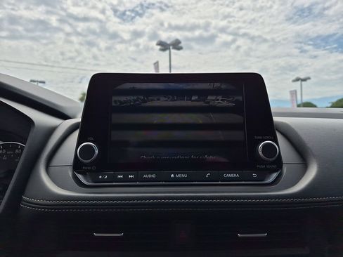 Used 2025 Nissan Rogue SV w/ SV Premium Package FWD image 23