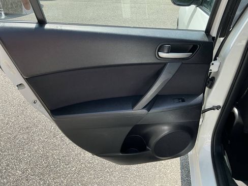 Used 2010 MAZDA MAZDA3 i Touring FWD image 28