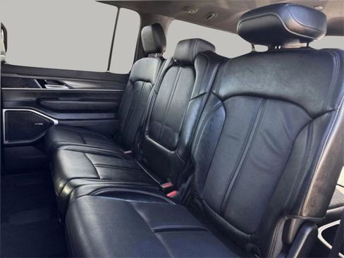Used 2024 Jeep Wagoneer L Series II w/ Flexible Seating Group AWD/4WD image 27