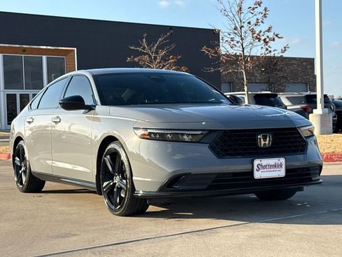 Used 2024 Honda Accord Sport image 2