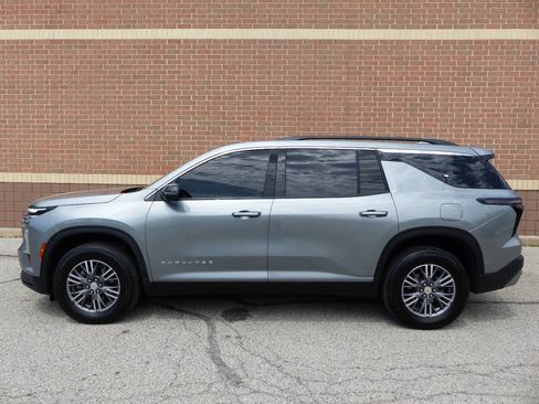 Used 2025 Chevrolet Traverse LT w/ LPO, Floor Liner Package AWD/4WD image 6