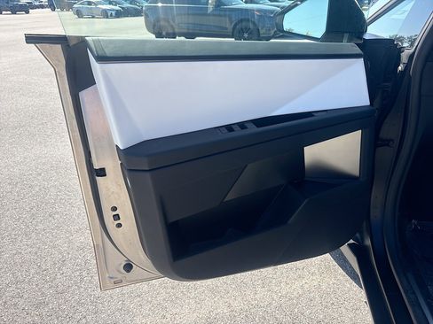 Used 2024 Tesla Cybertruck AWD Crew Cab image 19