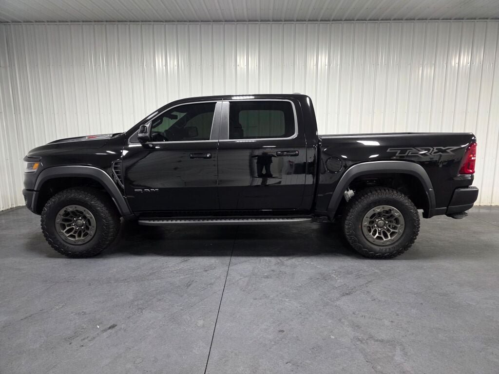 Used 2027 RAM 1500 4x4 Crew Cab image 5