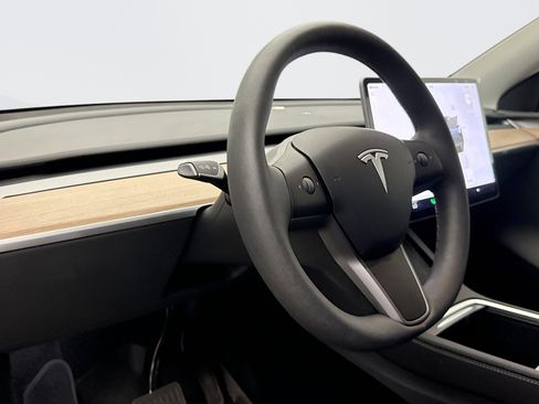 Used 2025 Tesla Model Y Long Range AWD/4WD image 7