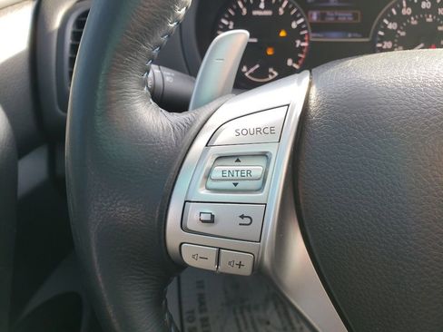 Used 2016 Nissan Altima 2.5 SR w/ LED Appearance Package image 18