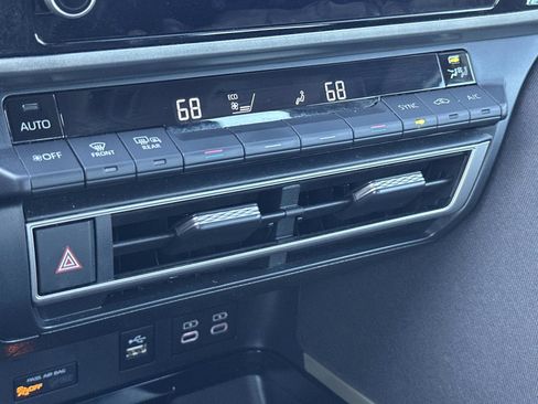 Used 2025 Toyota Camry LE image 14