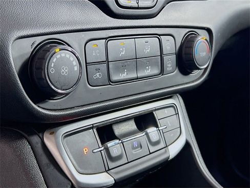 Used 2024 GMC Terrain SLE image 13