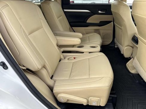 Used 2017 Toyota Highlander XLE image 12