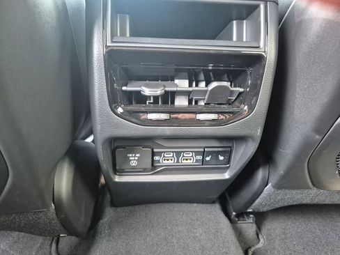 Used 2025 Jeep Grand Cherokee Limited w/ Black Appearance Package AWD/4WD image 24