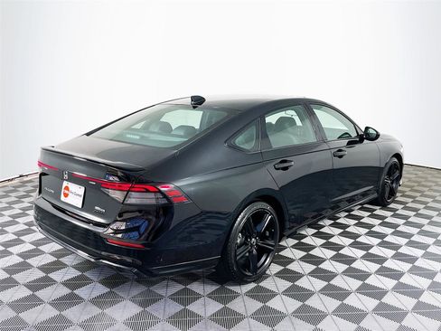 Used 2025 Honda Accord Sport image 9