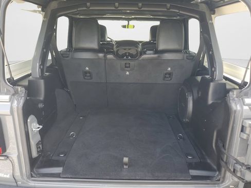 Used 2020 Jeep Wrangler Unlimited Sahara AWD/4WD image 12
