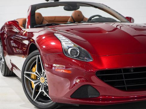 Used 2015 Ferrari California T image 26