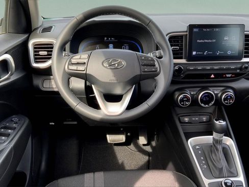 New 2025 Hyundai Venue SEL image 17