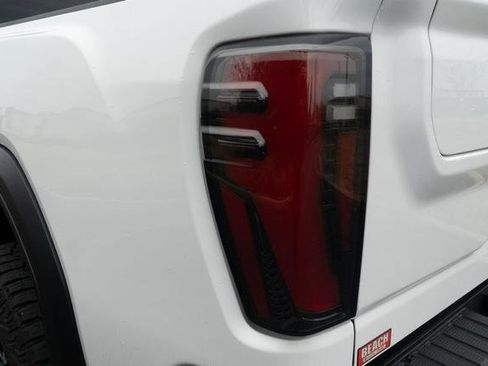 Used 2025 GMC Sierra 2500 AT4X image 38