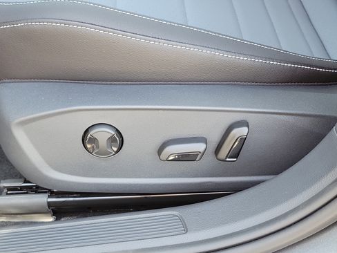 New 2026 Volkswagen Jetta SE FWD image 19