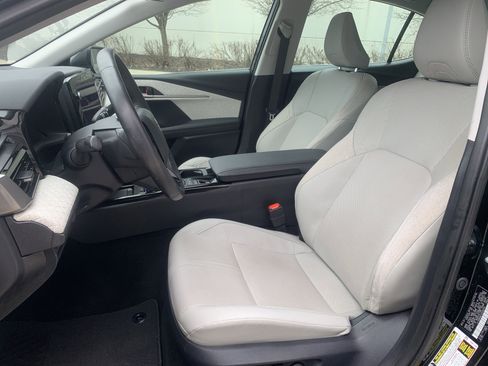 Used 2025 Toyota Camry XLE image 12