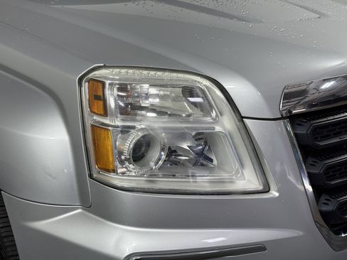 Used 2017 GMC Terrain SLE w/ Technology Package image 7