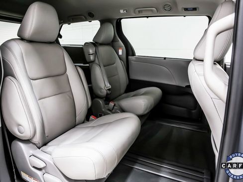 Used 2020 Toyota Sienna XLE image 35