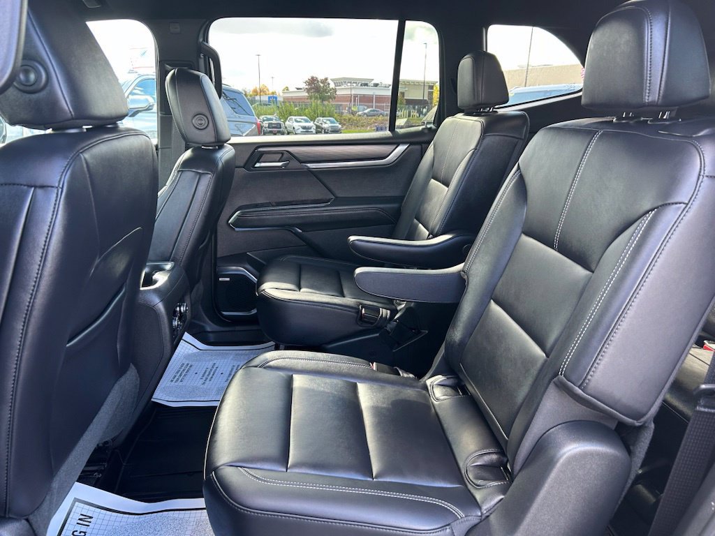 Used 2024 GMC Acadia Elevation w/ Luxury Package AWD/4WD image 18