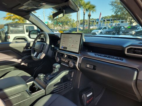 Used 2024 Toyota Tacoma TRD Off-Road image 30