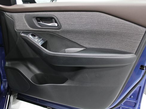 Used 2023 Nissan Rogue SV AWD/4WD image 24