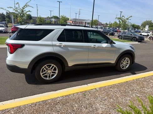 Used 2026 Ford Explorer Active AWD/4WD image 9