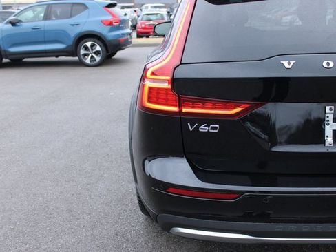 Used 2025 Volvo V60 B5 Cross Country Plus image 44